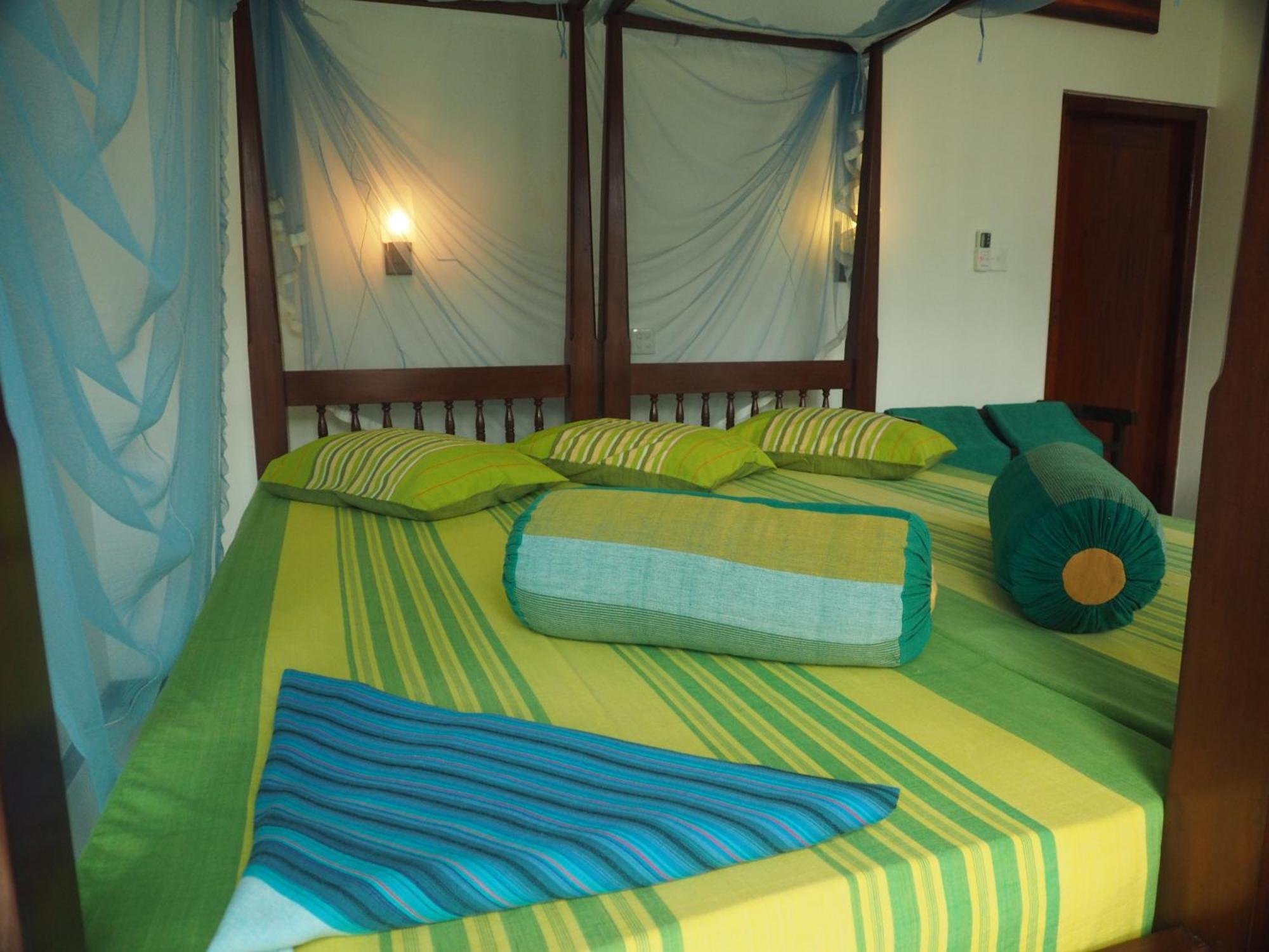 Main Reef Guest House Hikkaduwa Kültér fotó