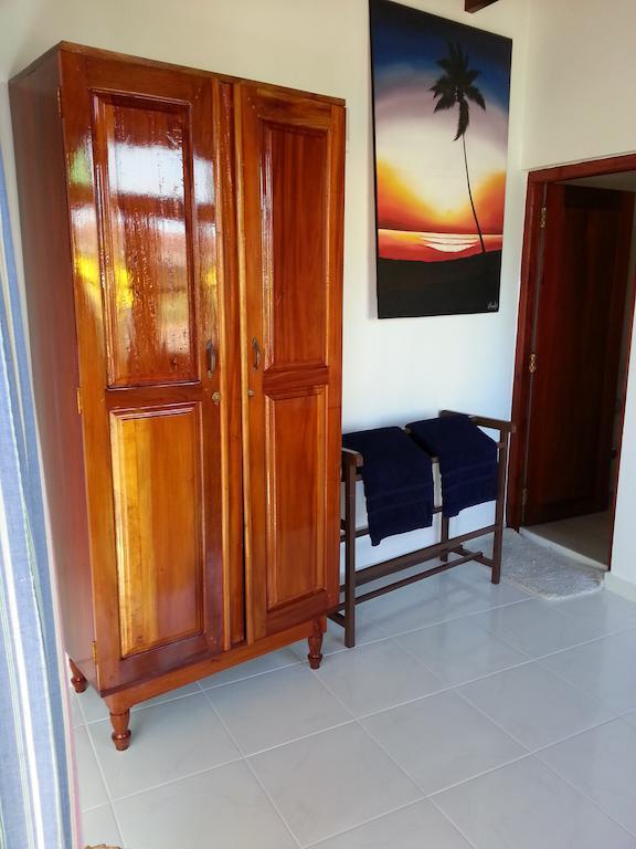 Main Reef Guest House Hikkaduwa Szoba fotó